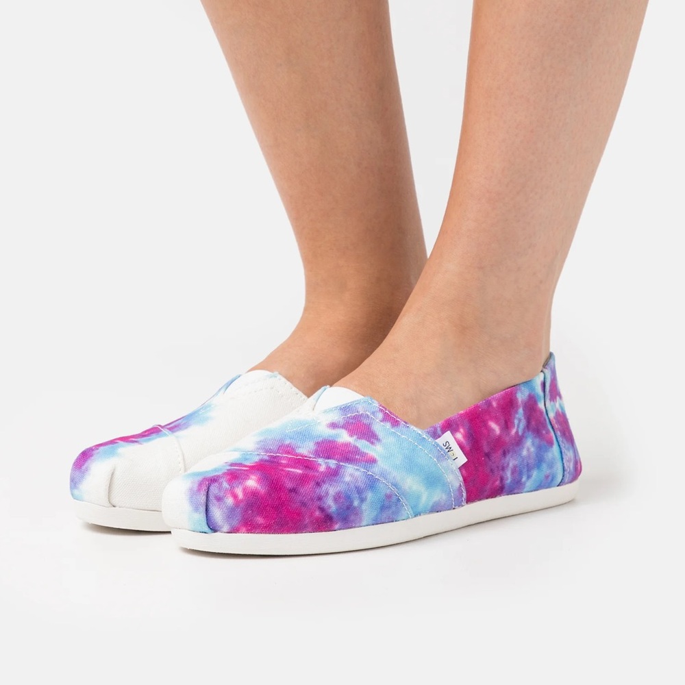 TOMS tie dye NWT